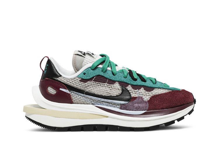 nike sacai vaporwaffle maroon