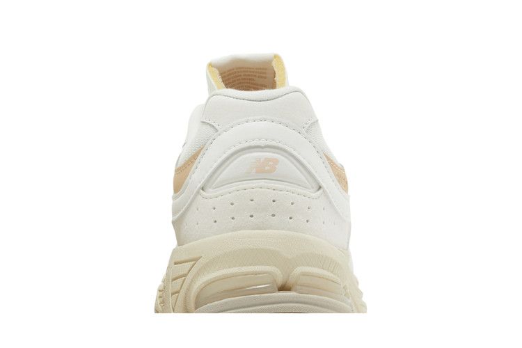 Buy New Balance 2002R Big Kid  display picture 3