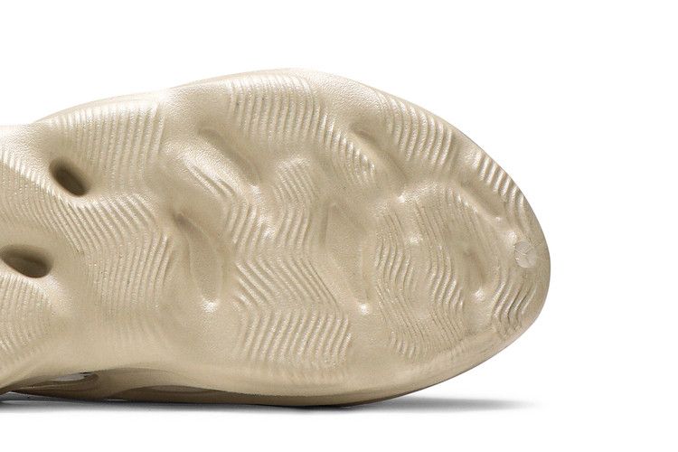 靴 ADIDAS YEEZY FOAM RUNNER SAND FY4567 Adidas Yeezy Foam RNNR Runner 