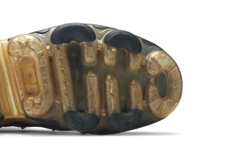 Air Vapormax Plus Black Gold