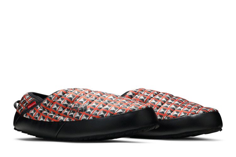 靴 Supreme TNF Studded Traction Mule Buy Supreme x The North Face Traction Mule 'Red Studded Print