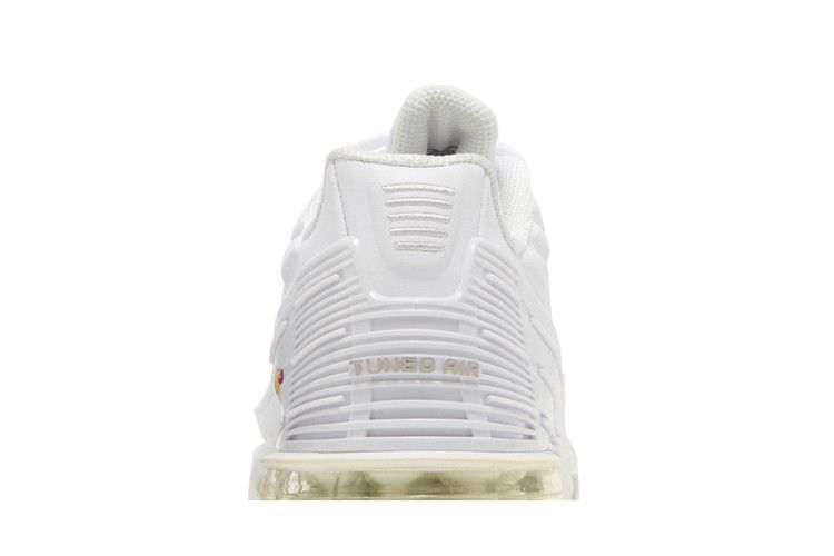 all white air max plus 3