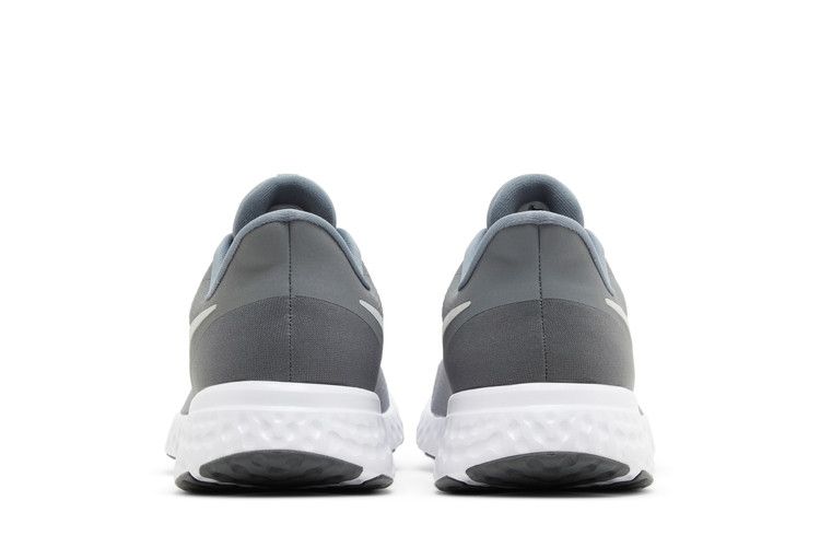 nike revolution 5 grey mens