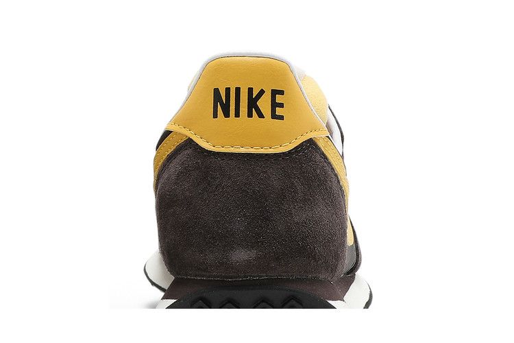 nike waffle trainer velvet brown