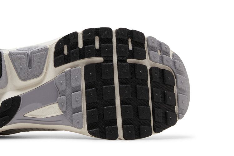 Air Zoom Vomero 5 Metallic Pewter Gold