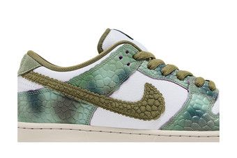 Nike SB Chameleon スニーカー Nike SB Nike SB Dunk Low QS 'Chameleon' by Alexis Sablone