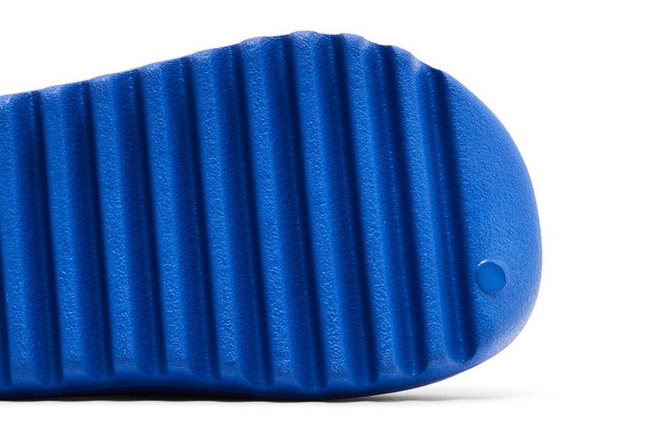 Buy Yeezy Slides Kids 'Azure' - ID4135 | GOAT