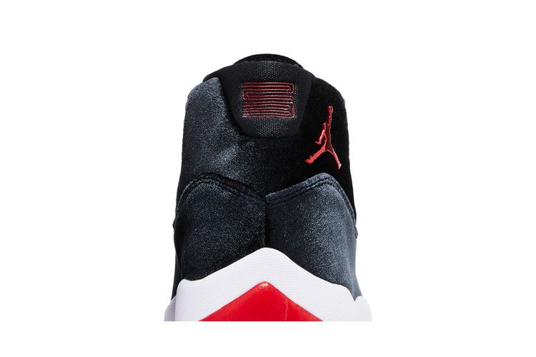 Wmns Air Jordan 11 RETRO 'bred Velvet'