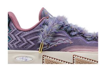 Buy Kai 2 'Artist on Court' - 112521110S 1 | GOAT