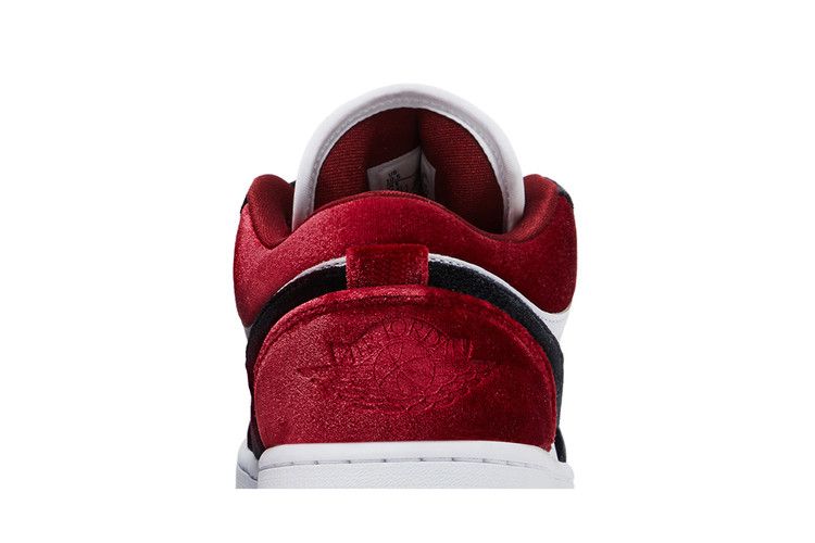 Wmns Air Jordan 1 Low SE 'velvet Black Toe'
