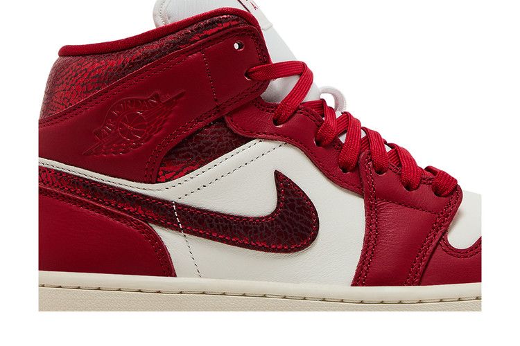 Jordan 1 Mid SE Red Cracked Leather (Women's) — foto 3