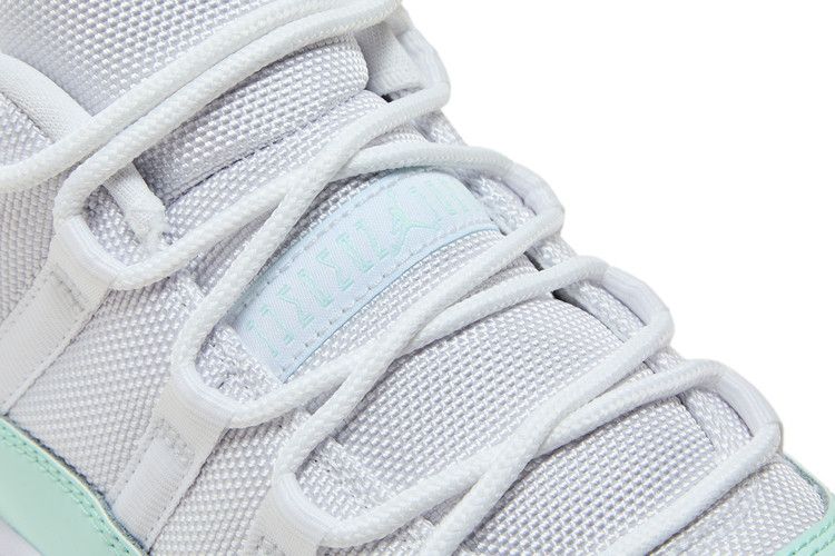 Wmns Air Jordan 11 RETRO Low 'igloo'