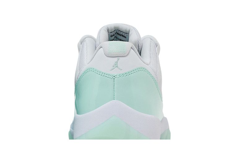 Wmns Air Jordan 11 RETRO Low 'igloo'