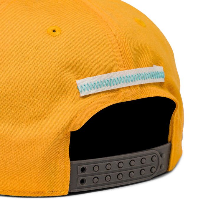 adidas x Bad Bunny x Mercedes AMG F1 Race Cap 'Collegiate Gold' — foto 3
