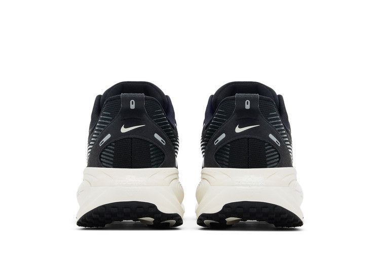 Nike Vomero 18 Black Coconut Milk (Wide) — foto 7