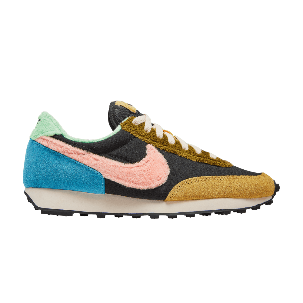 NIKE WMNS DAYBREAK 'FUR PACK - GUAVA ICE ATOMIC PINK'