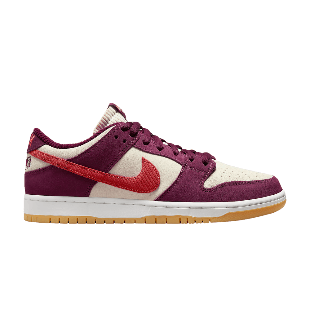 Pre-owned Nike Skate Like A Girl X Dunk Low Sb In White