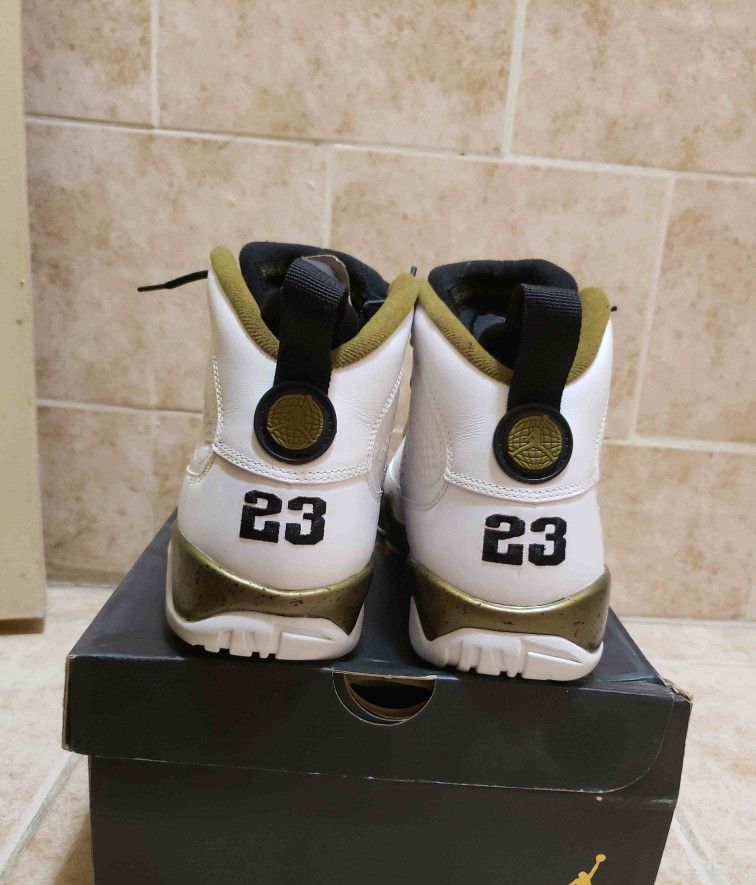 jordan 9 retro statue