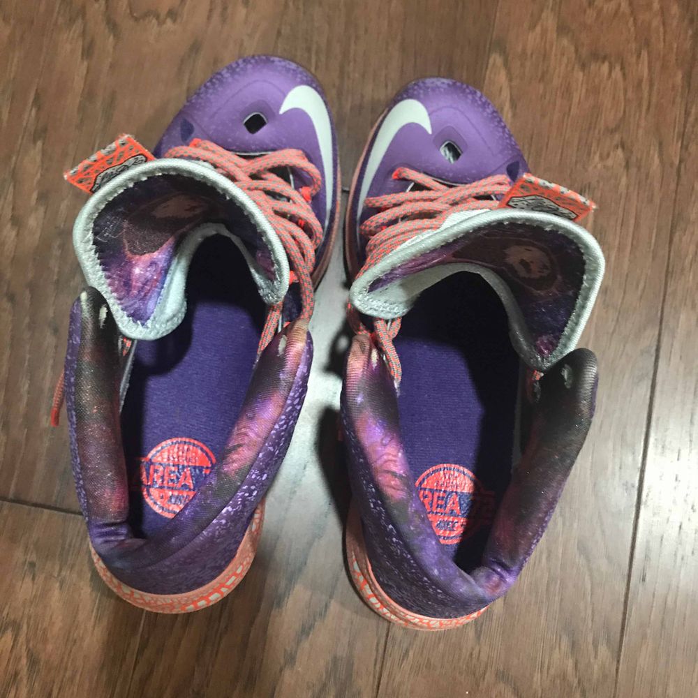 lebron x extraterrestrial