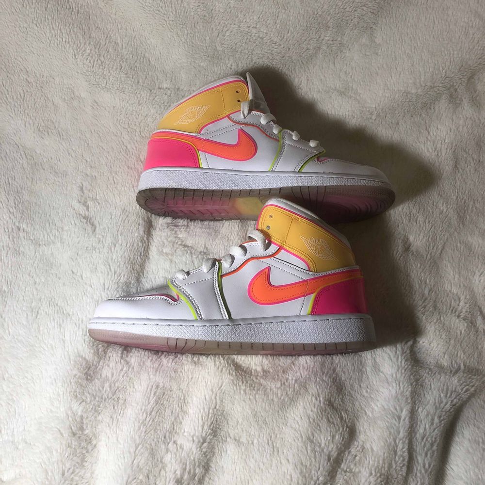 jordan 1 mid edge glow