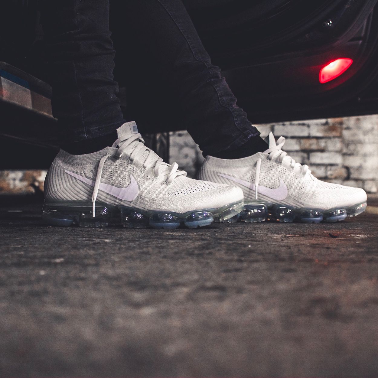 vapormax white christmas