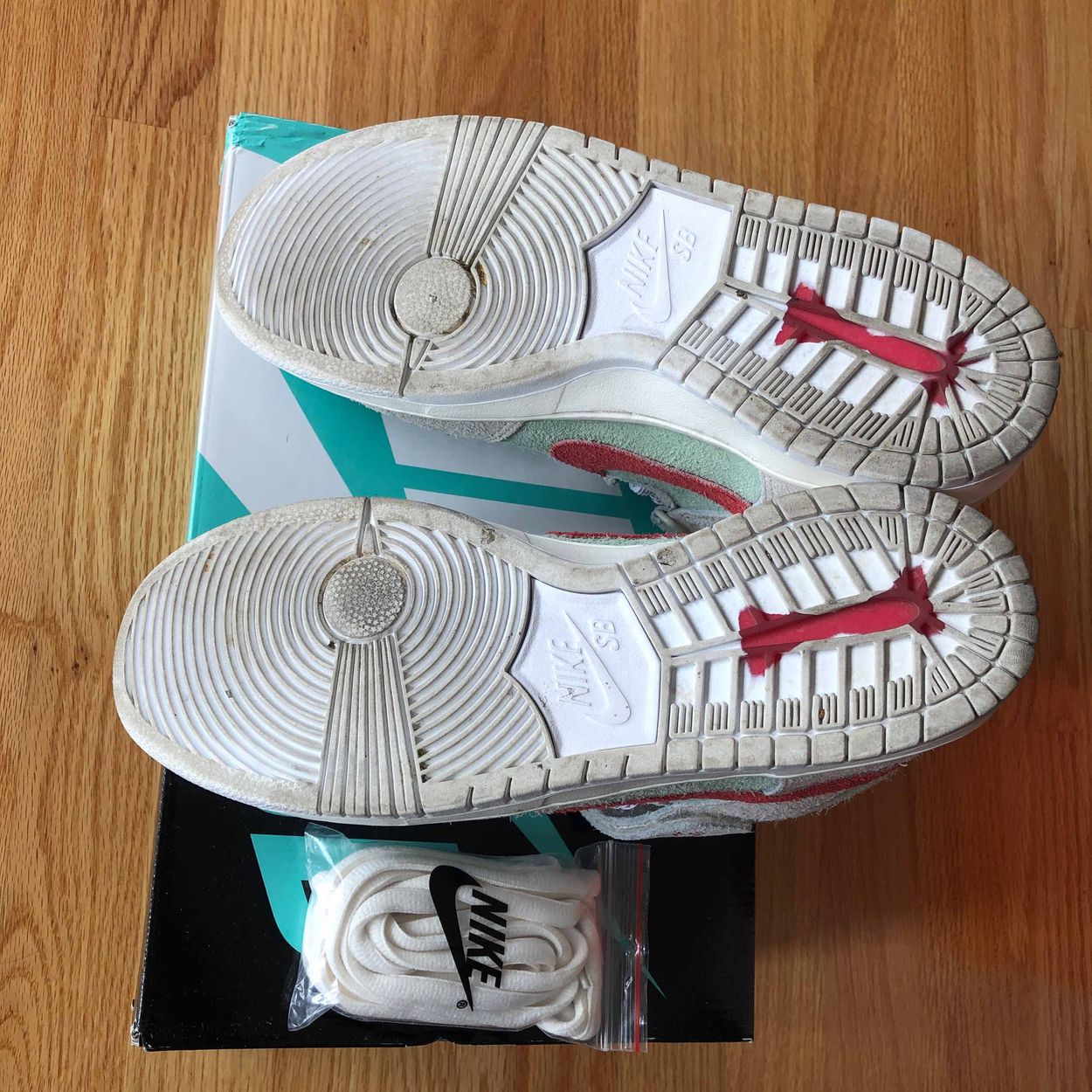 dunk mid white widow