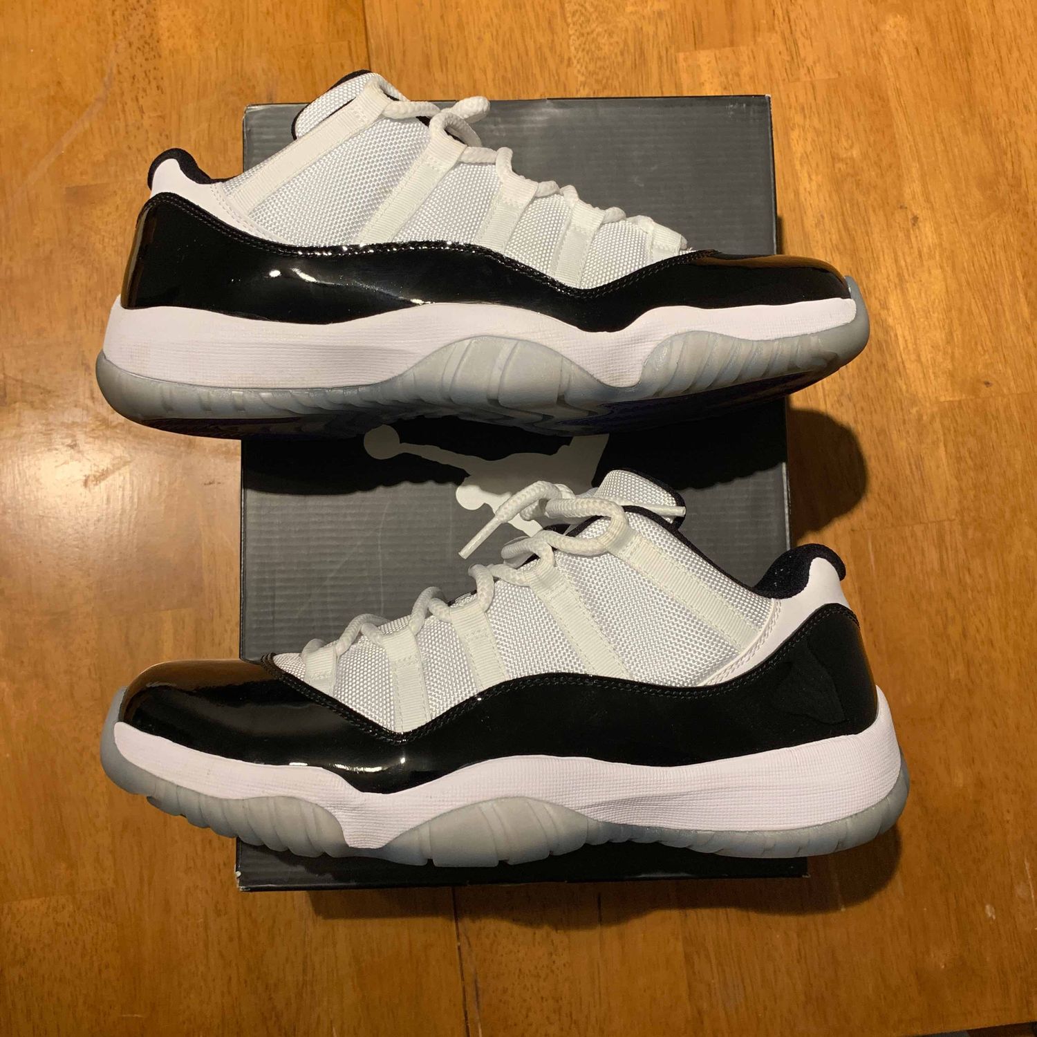 size 8.5 jordan 11