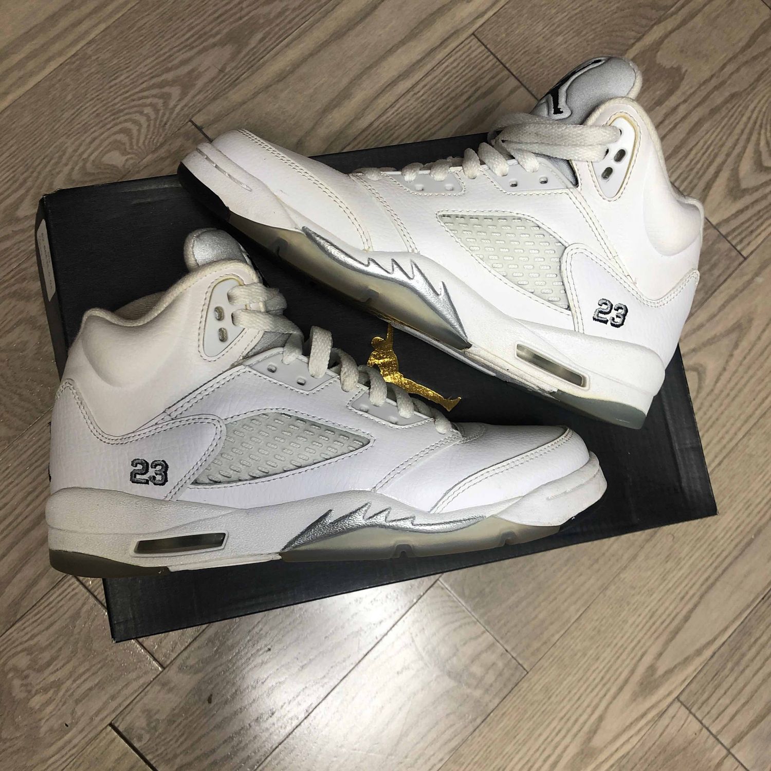jordan 5 metallic white outfit