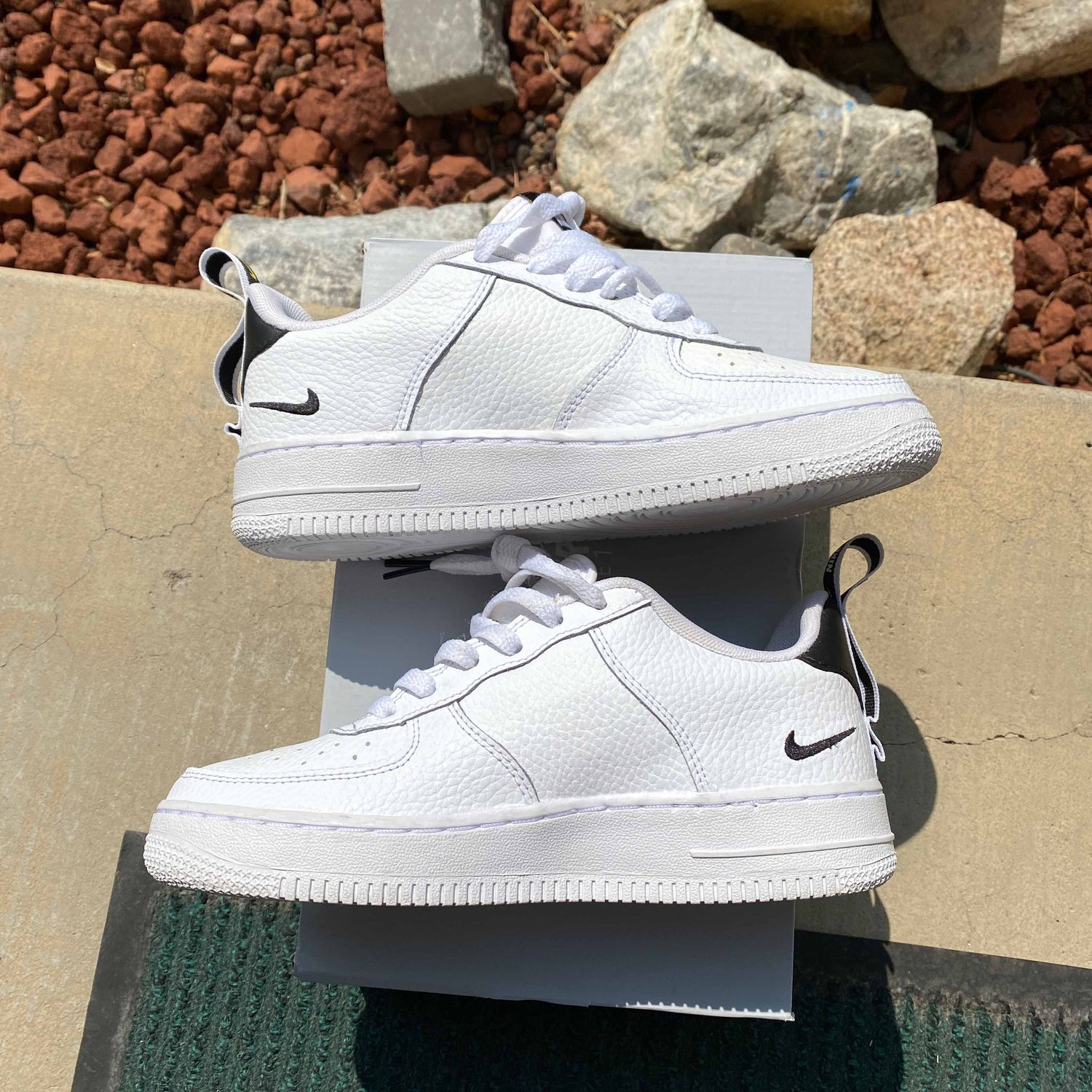 nike air force 1 lv8 utility gs overbranding