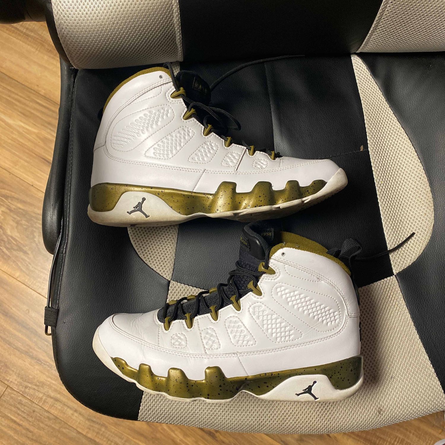 jordan 9 retro statue