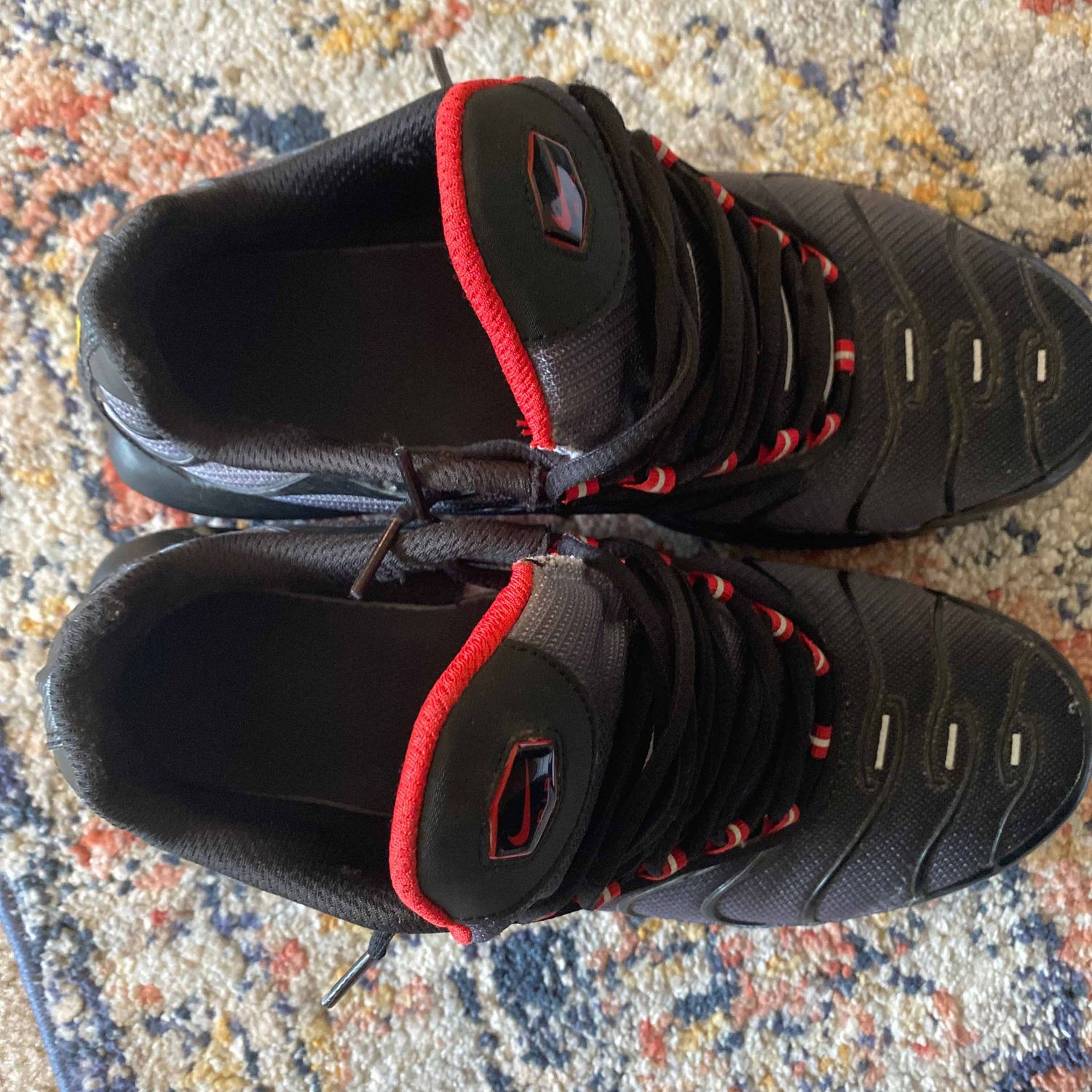 red & black air max plus