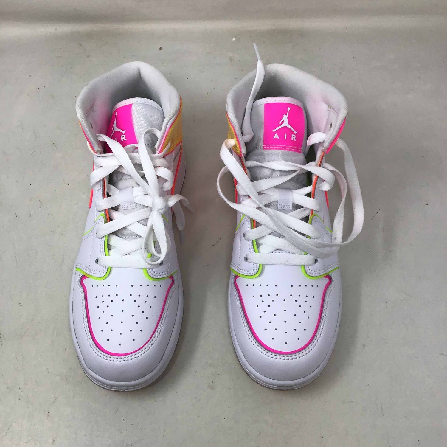 air jordan mid edge glow