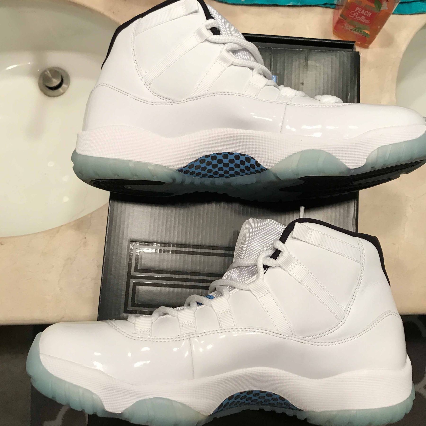 legend blue 11 low goat