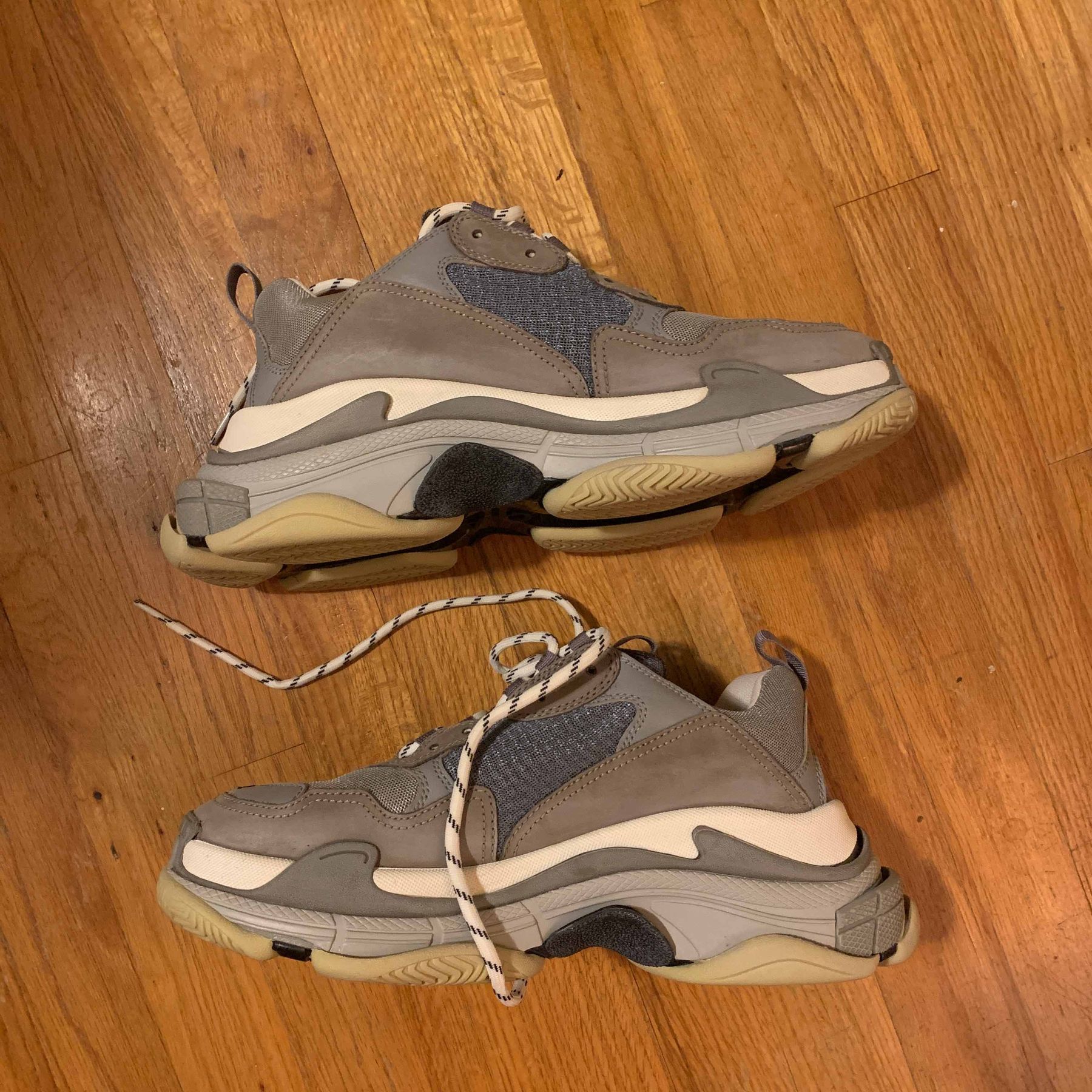 balenciaga triple s gris