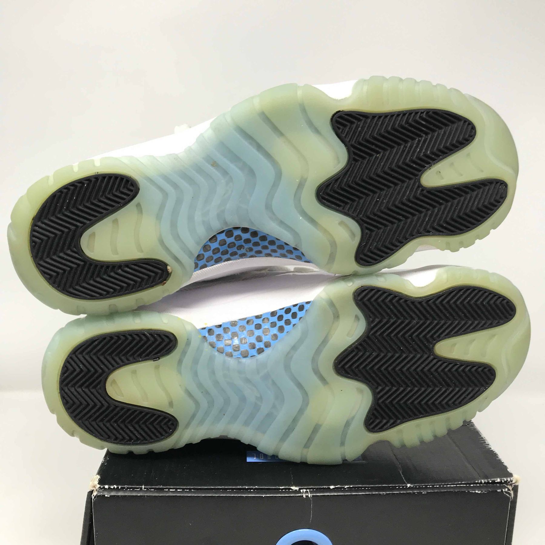 legend blue 11 low goat