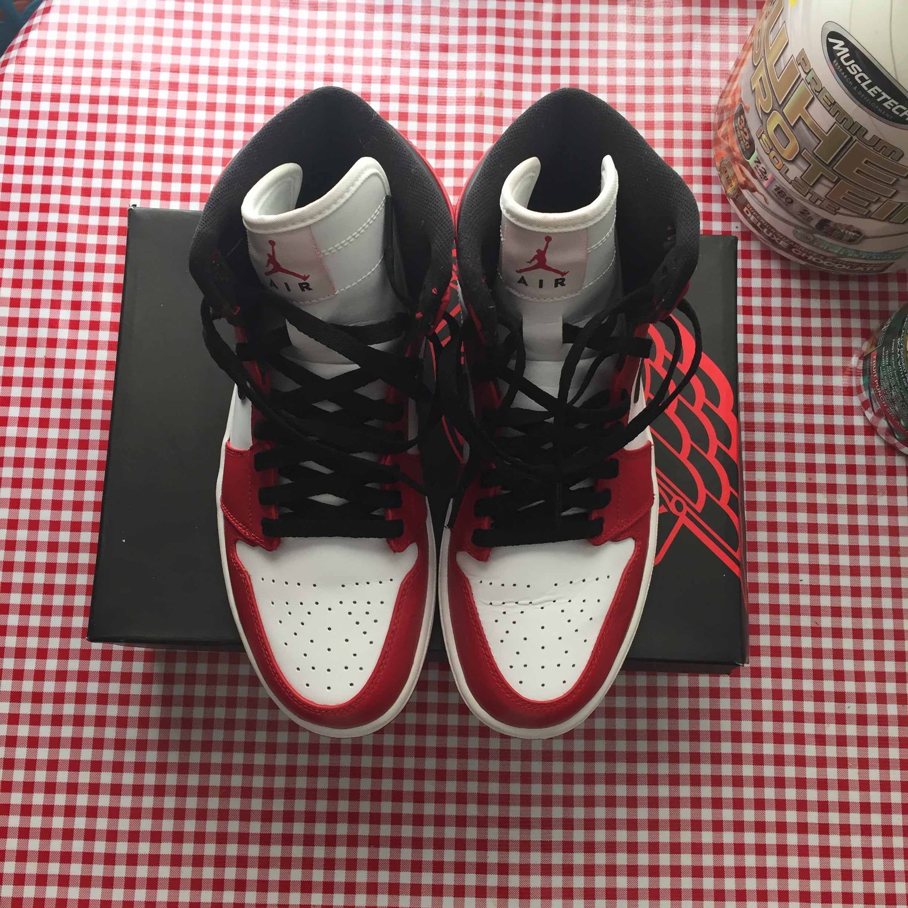 women's all white jordan 1