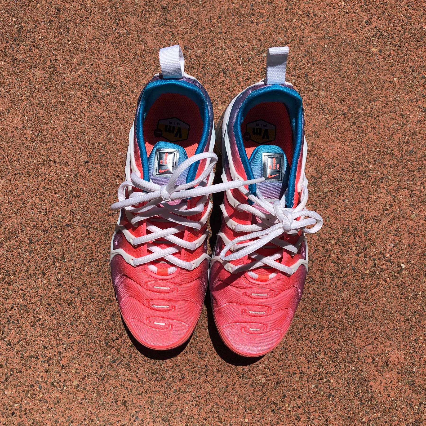 vapormax plus lava