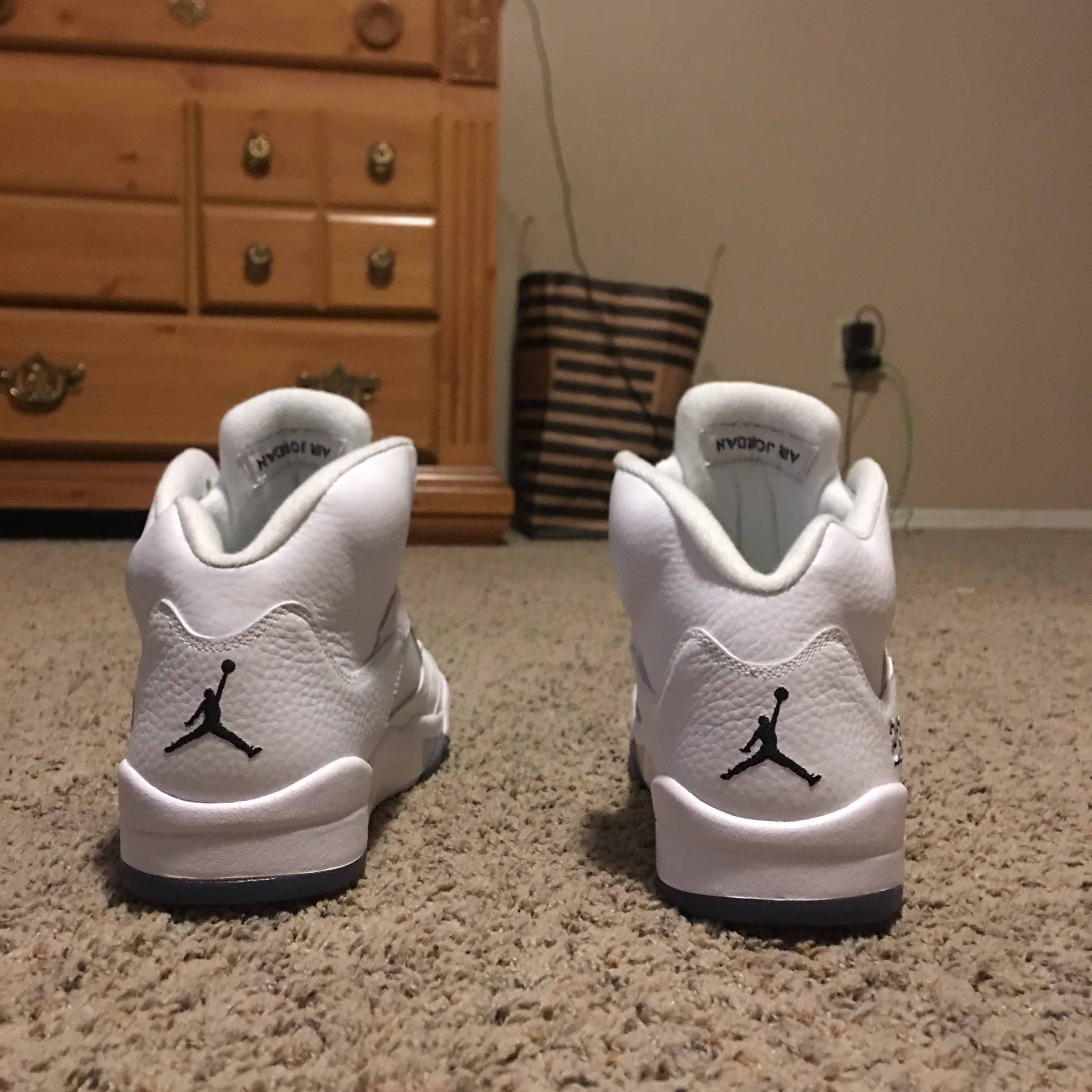 jordan 5 metallic white outfit
