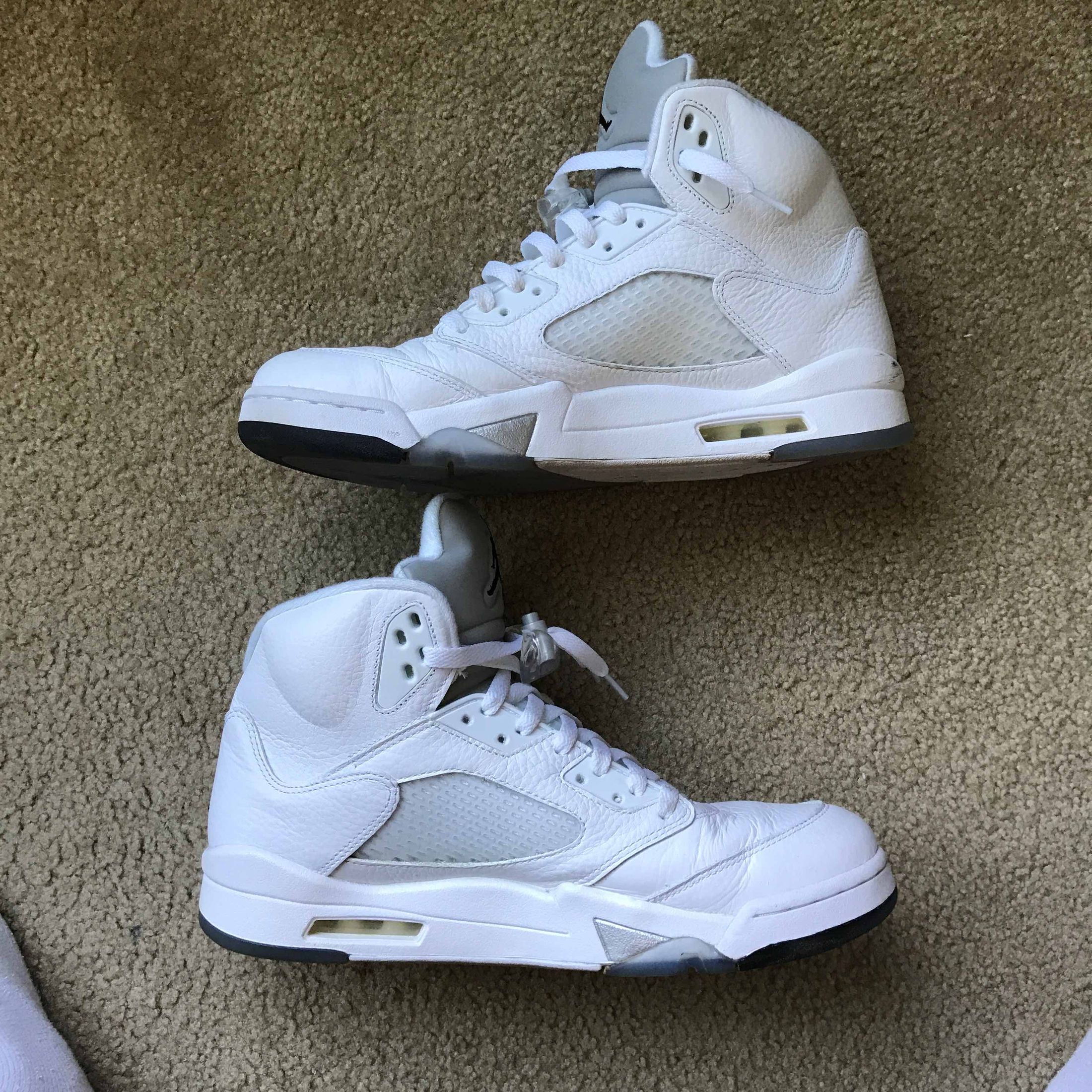 jordan 5 metallic white outfit