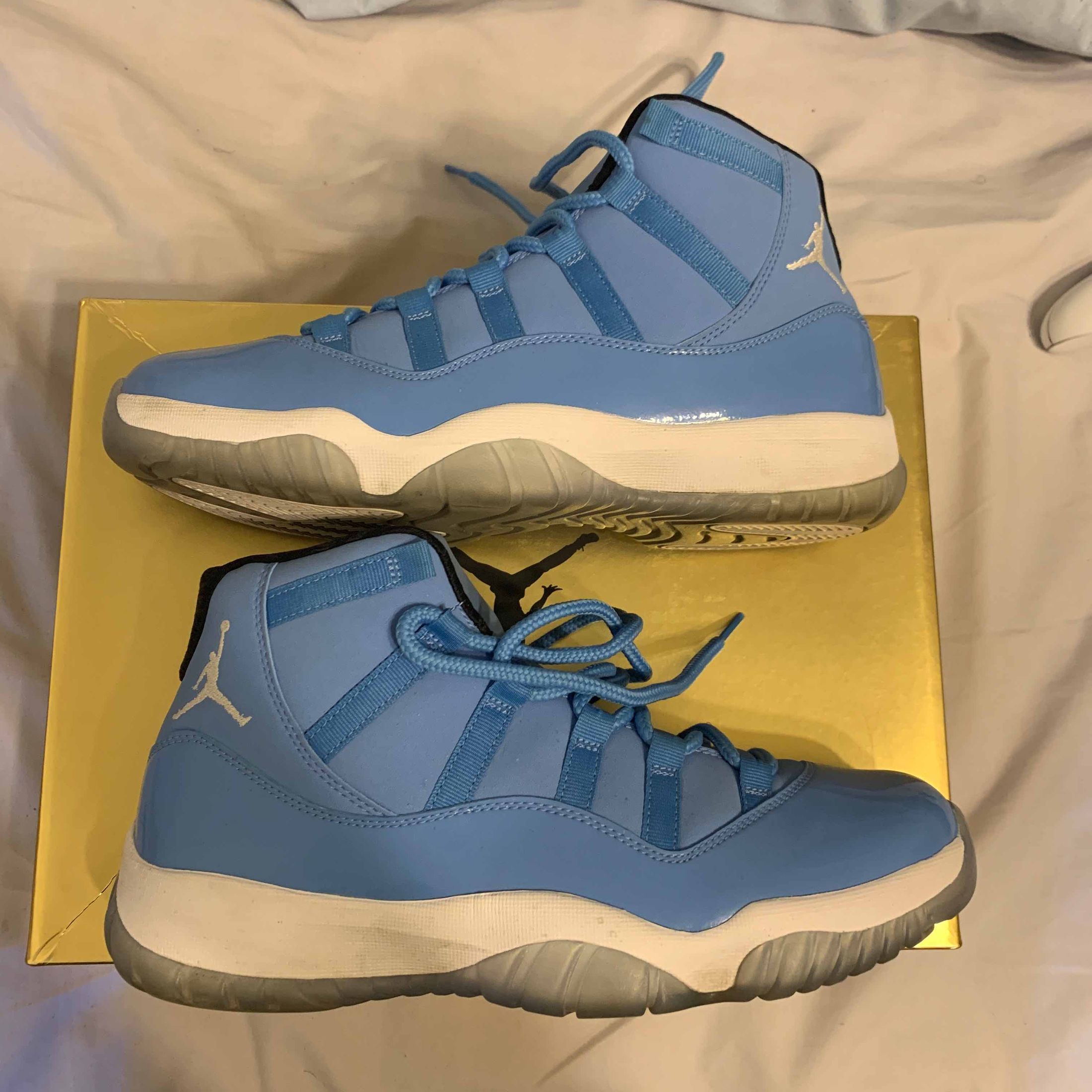 air jordan 11 pantone