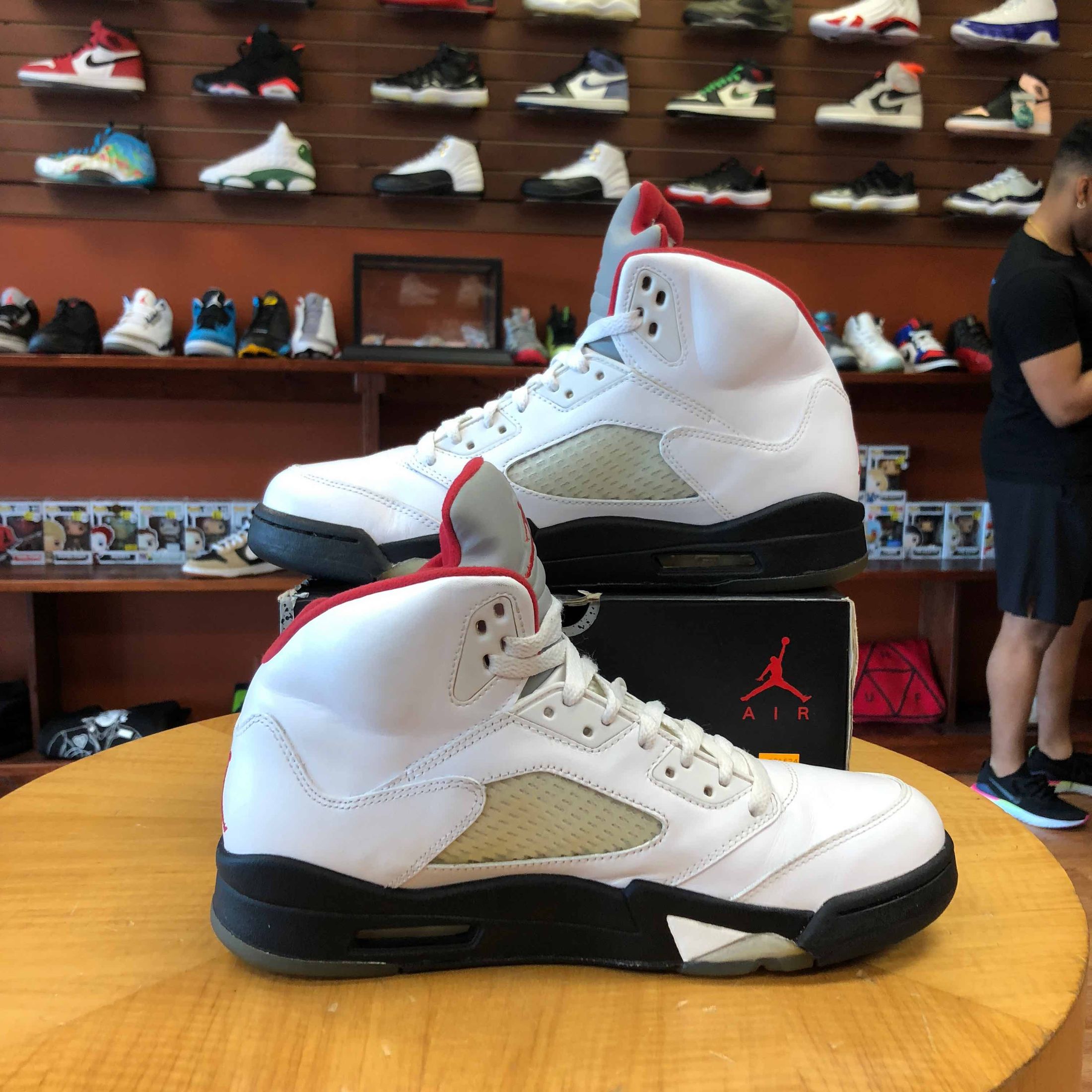jordan 5 fire red black laces
