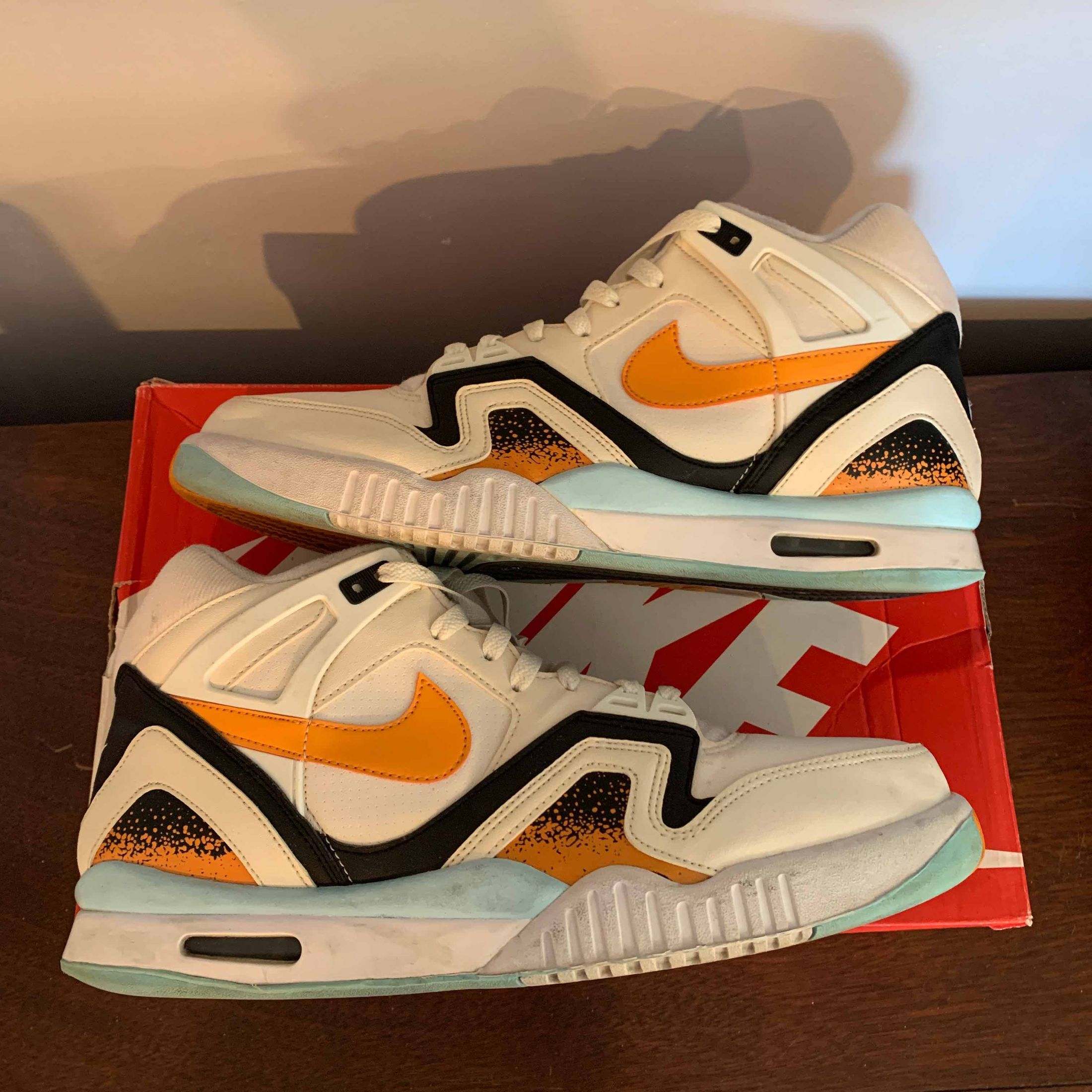 nike air tech challenge kumquat