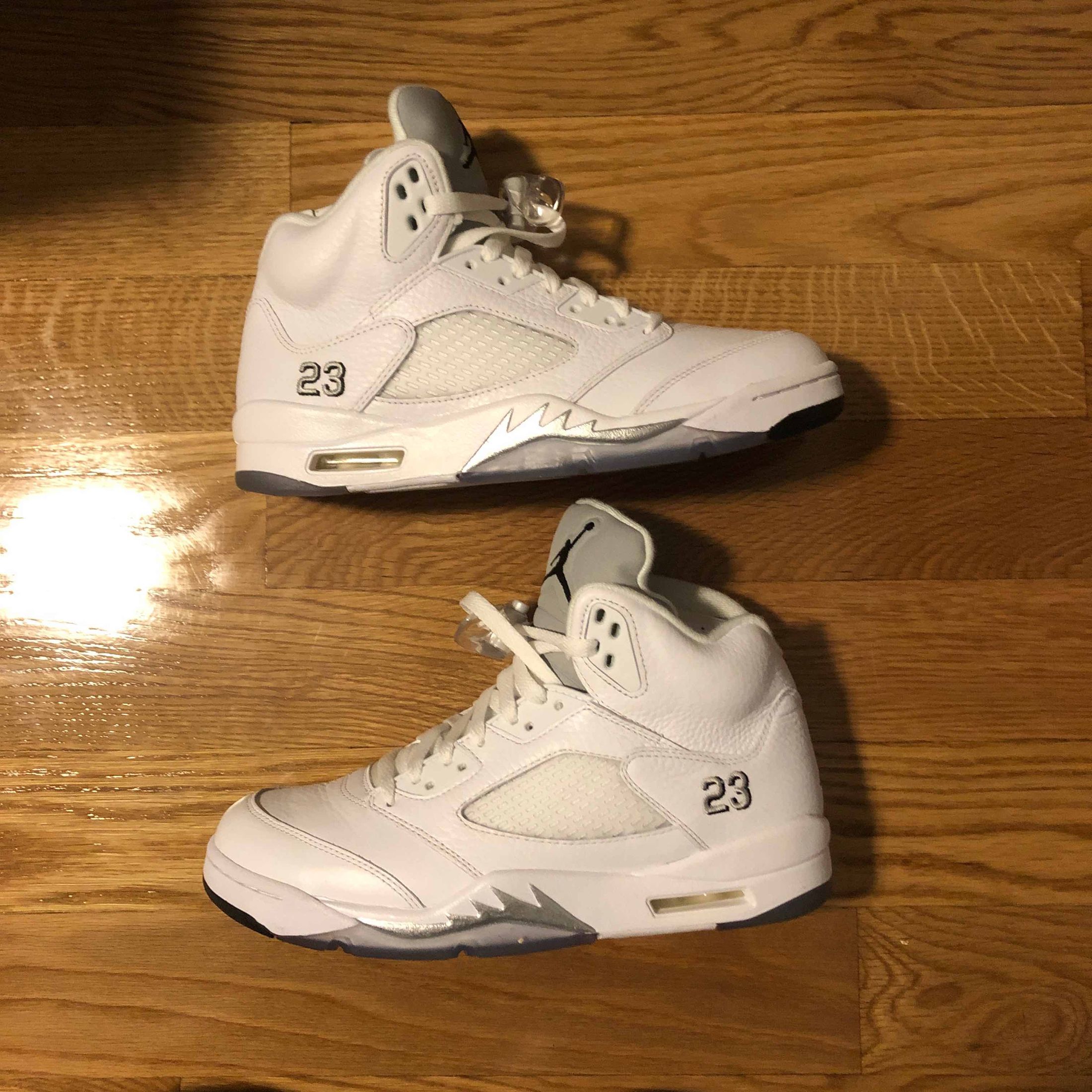 jordan 5 metallic white outfit