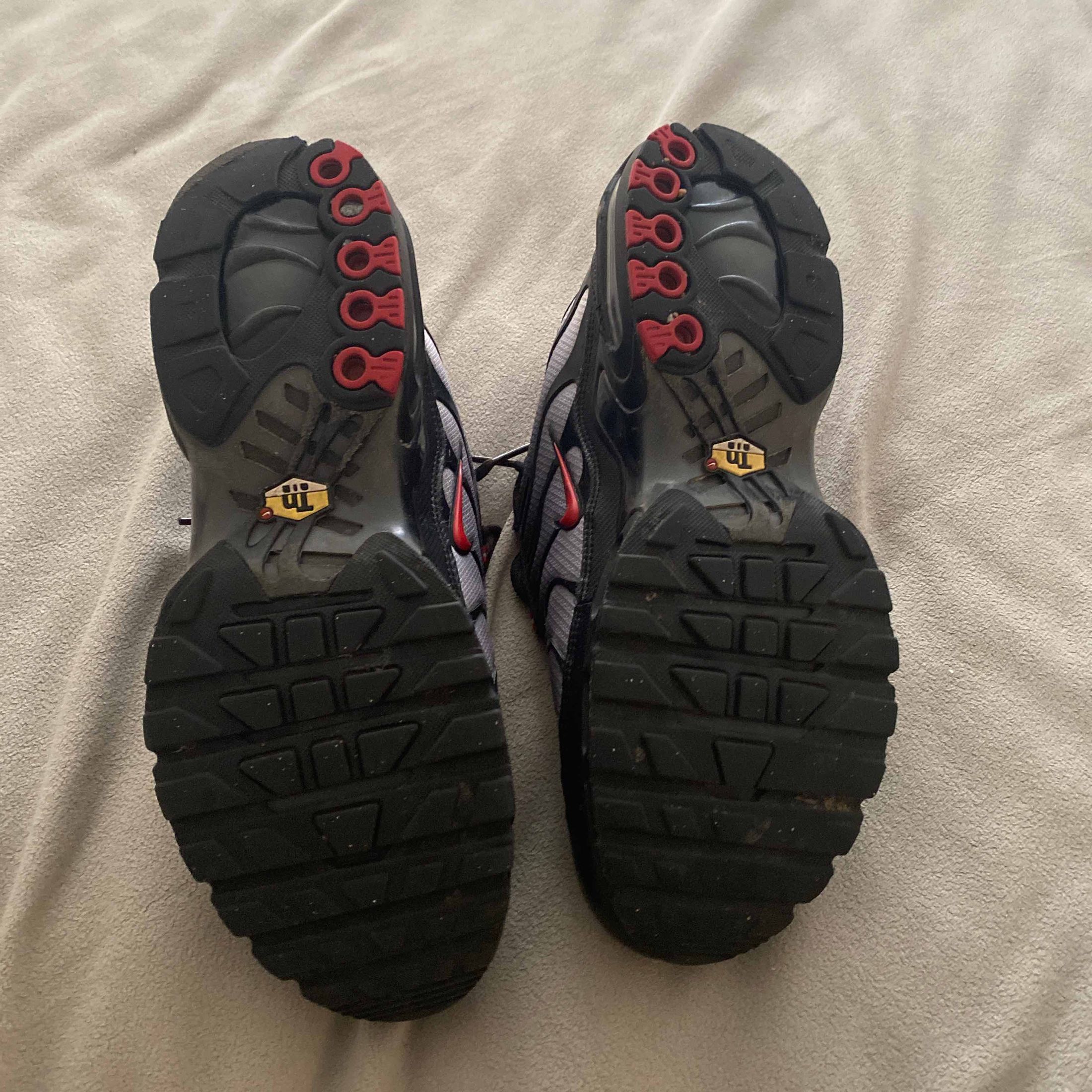 red & black air max plus
