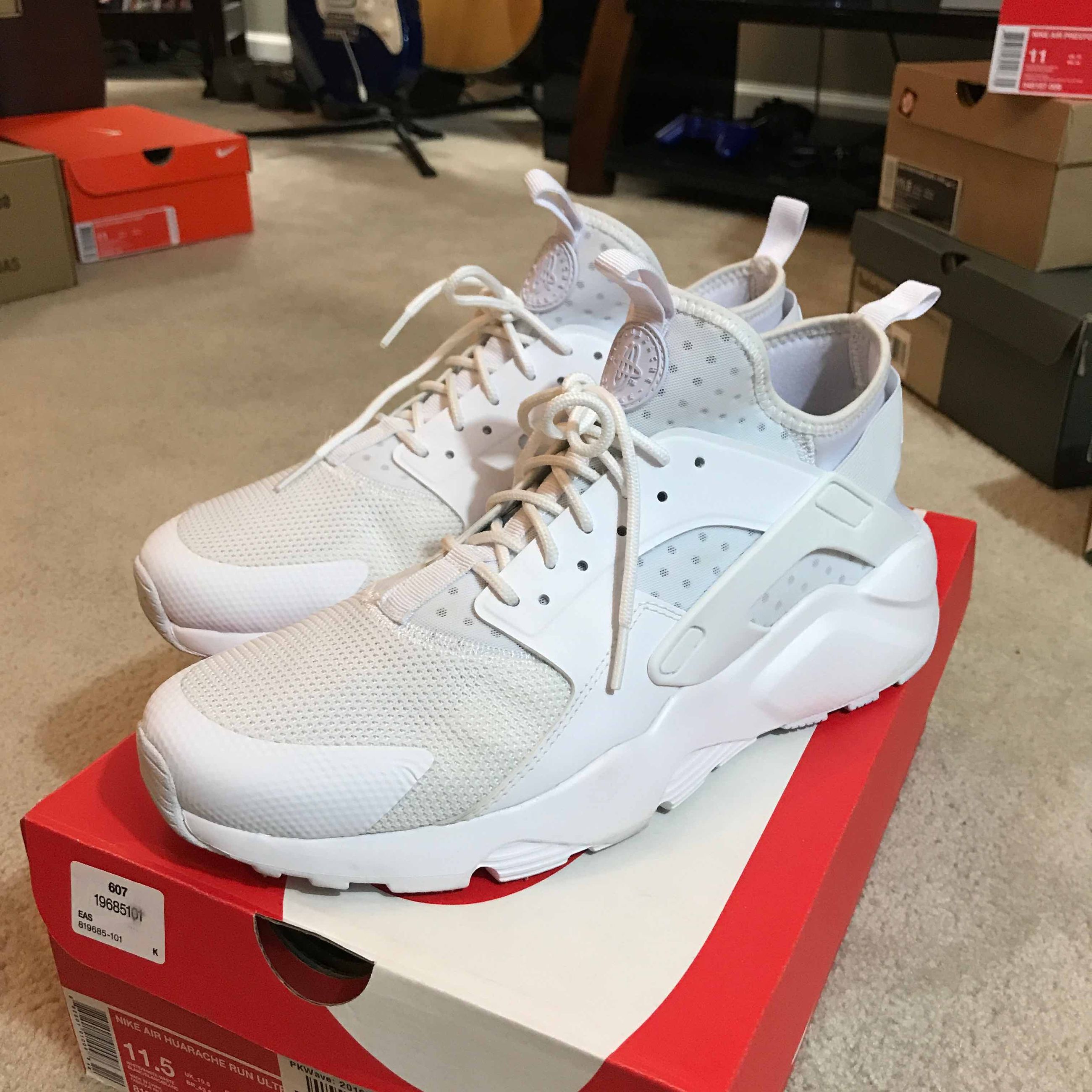 huarache ultra run white