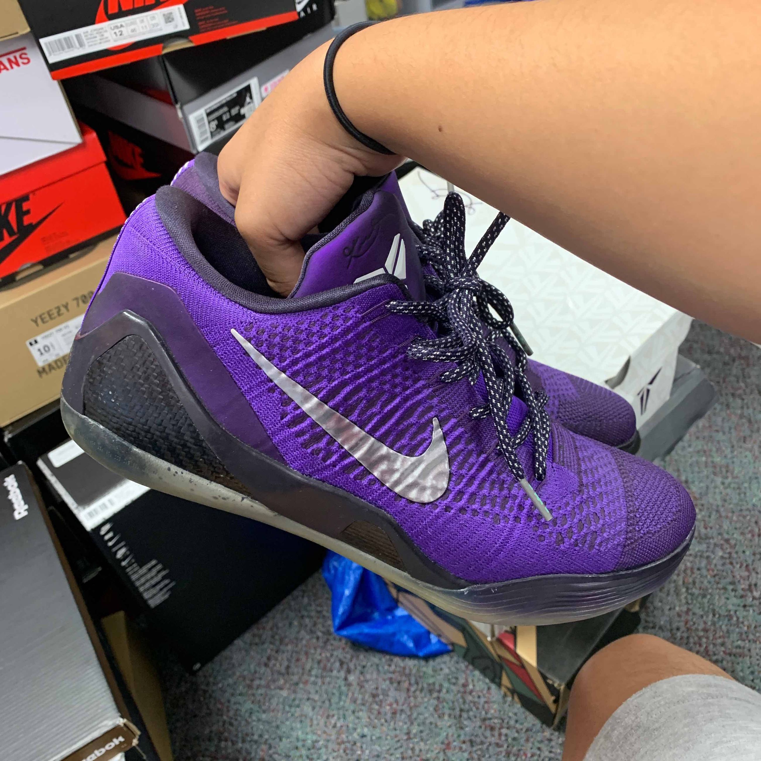 kobe bryant moon boots