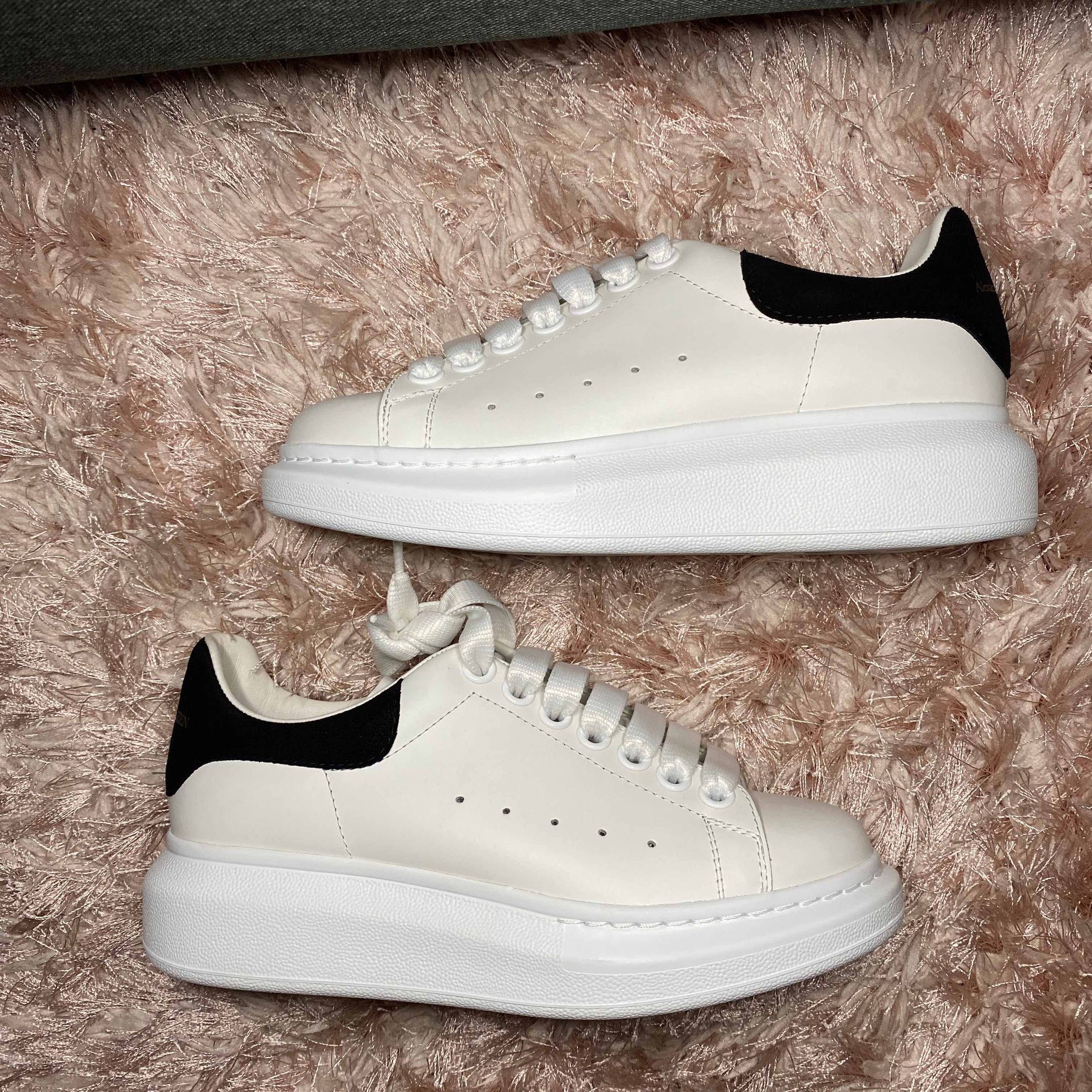 Alexander McQueen Wmns Oversized Sneaker 'White Black' 2019 - Alexander