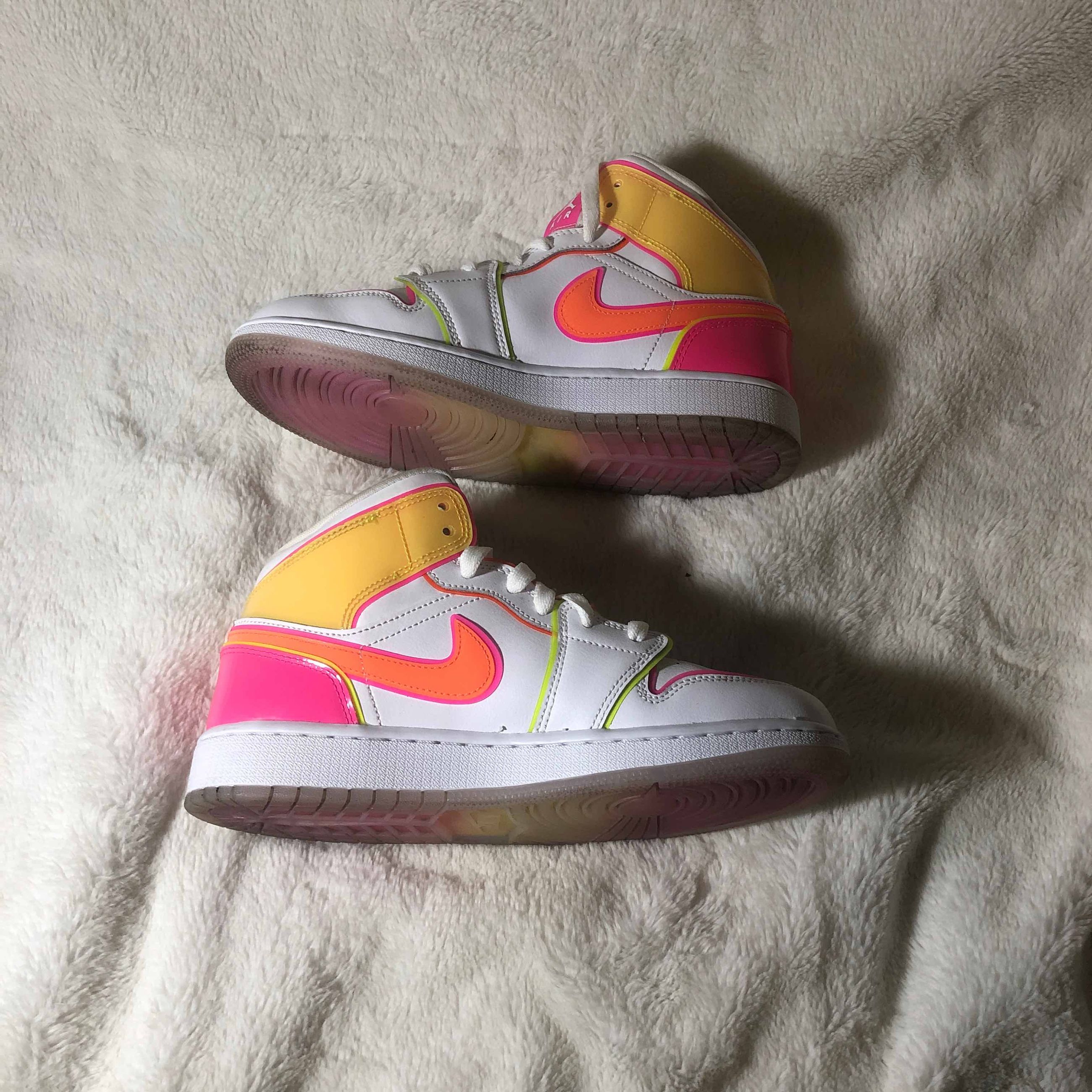 jordan 1 mid edge