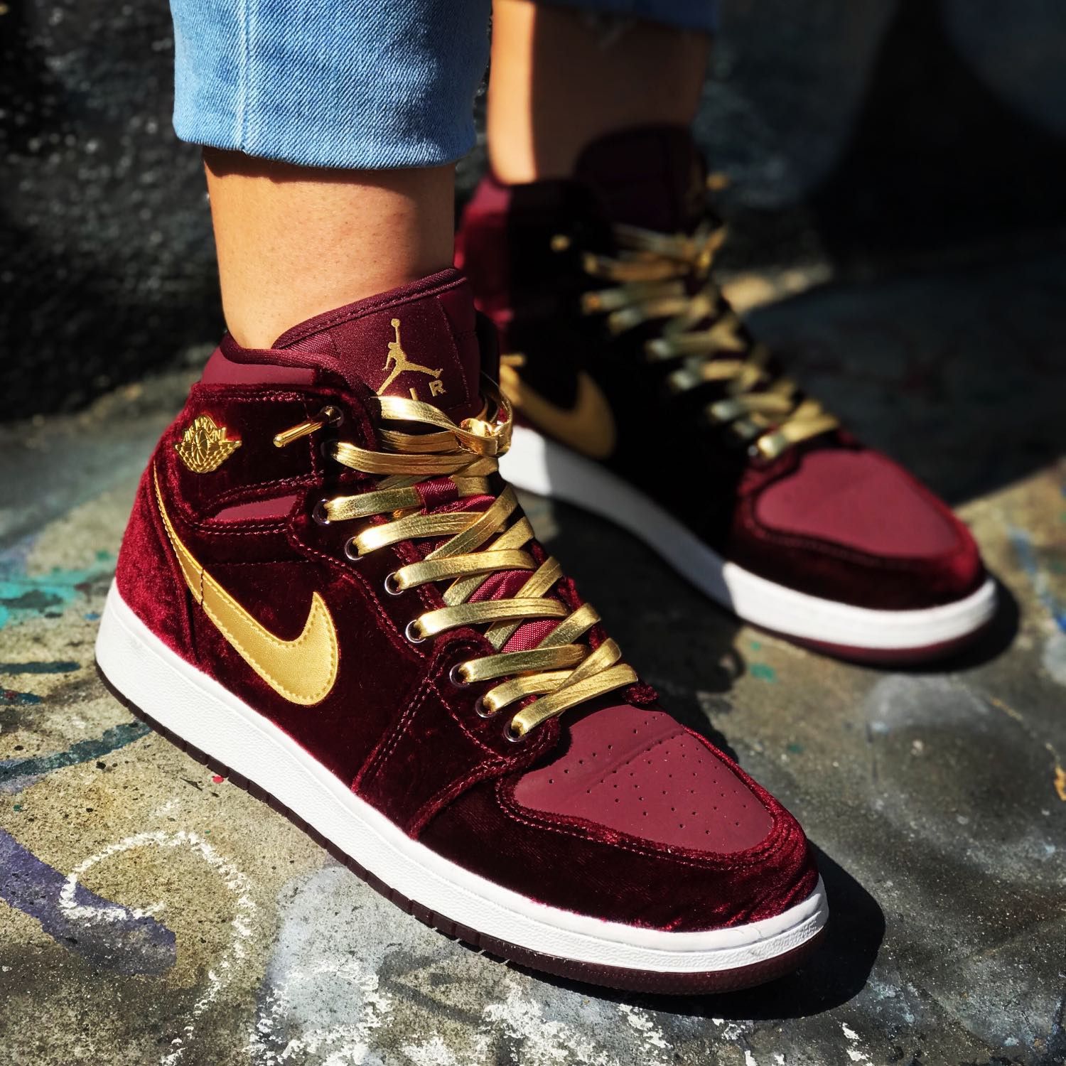 nike air jordan 1 velvet