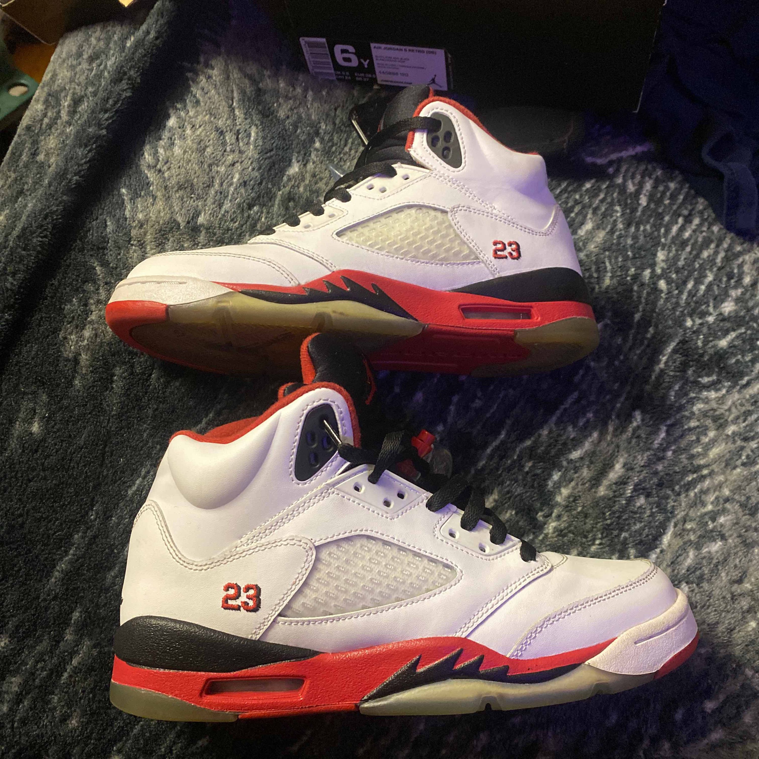 jordan 5 retro fire red black tongue